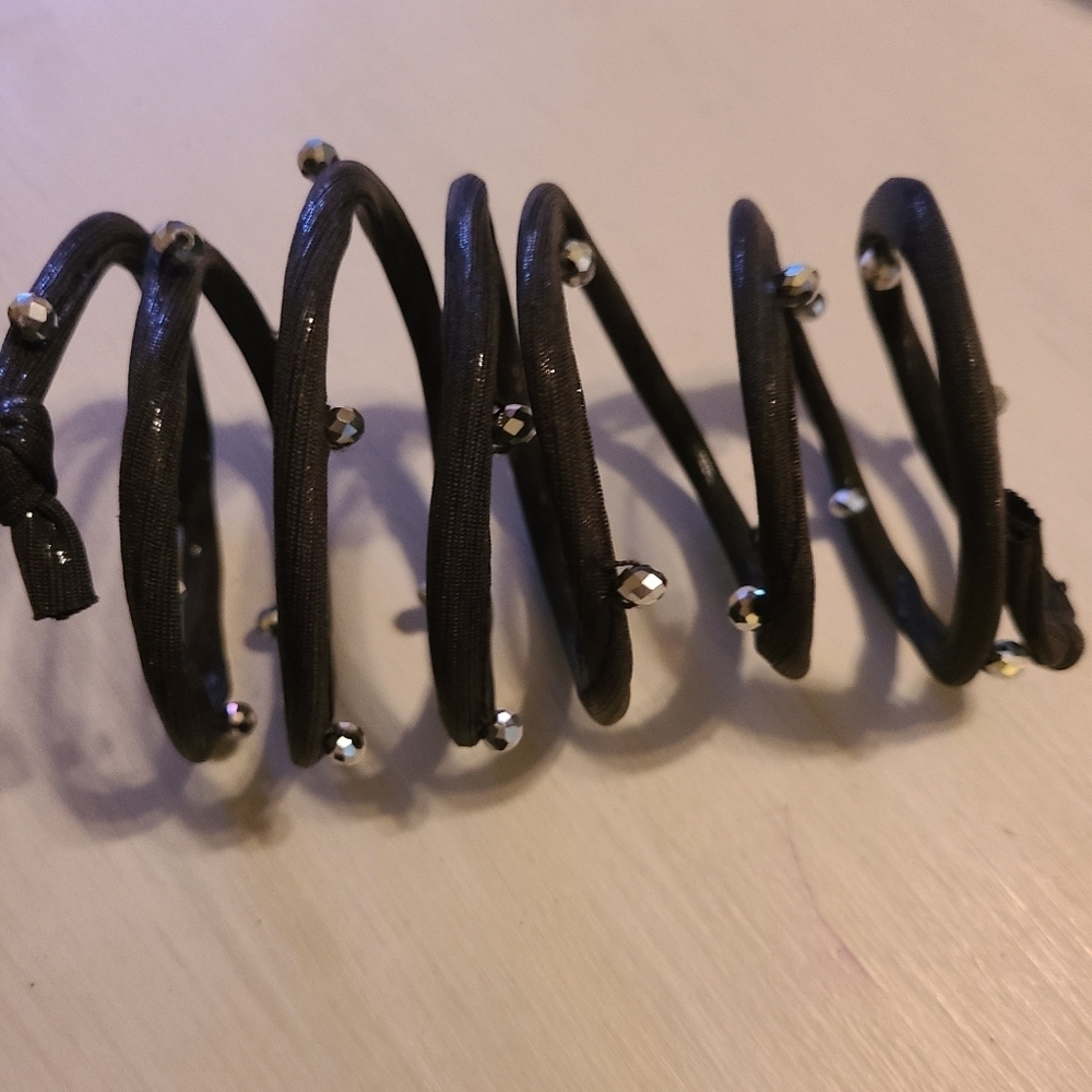 Cute little bracelet w silver studs